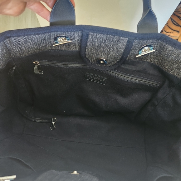 Chanel deauville large tote with box - Picture 12 of 15